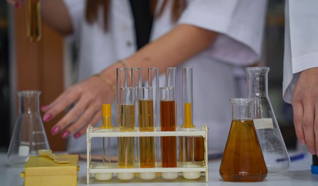 İzmirli öğrencilerden yapay zekayla demir kirliliği çözümü