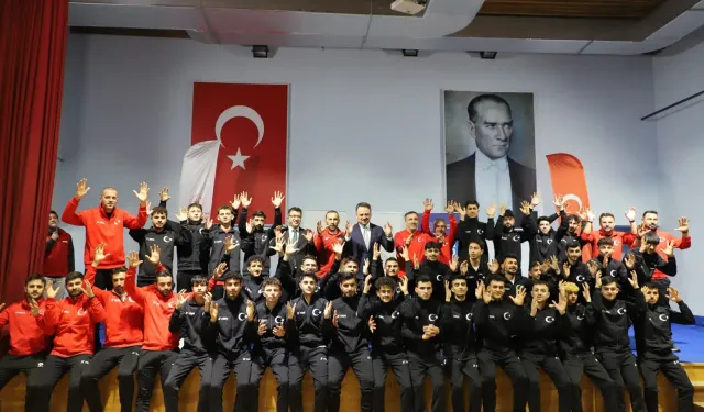 Bakan Yardımcısı Eminoğlu, Kütahya’da öğrencilerle buluştu