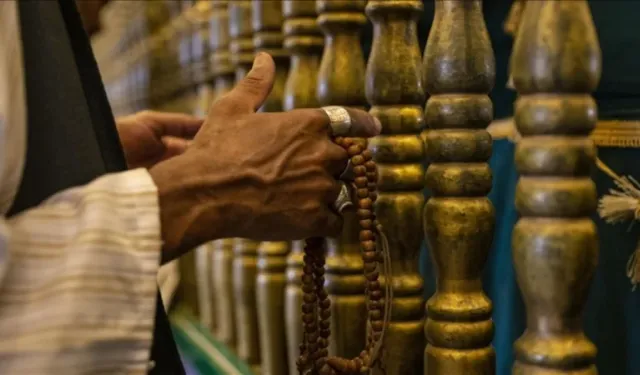 Kadir Gecesi zikirleri 2026: Bu gece okunabilecek kıymetli zikirler