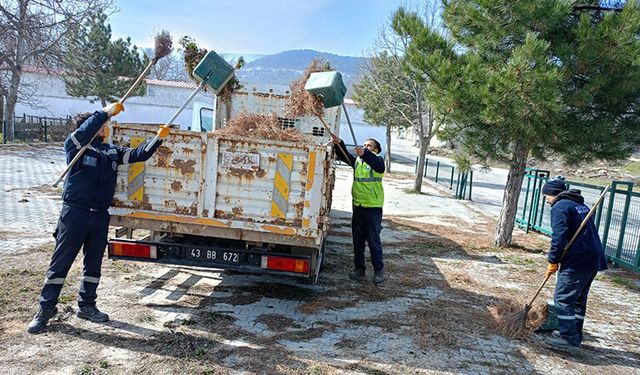 Kütahya Okçu Mahallesi’nde cadde temizliği yapıldı