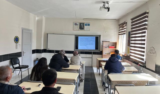 Kütahya Pazarlar’da sürü yöneticisi kursu devam ediyor