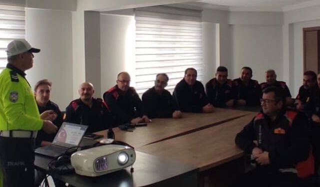 Kütahya Tavşanlı’da trafik bilinci kapsamında eğitim verildi