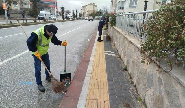 Kütahya’da bayram sonrası temizlik çalışmaları sürüyor