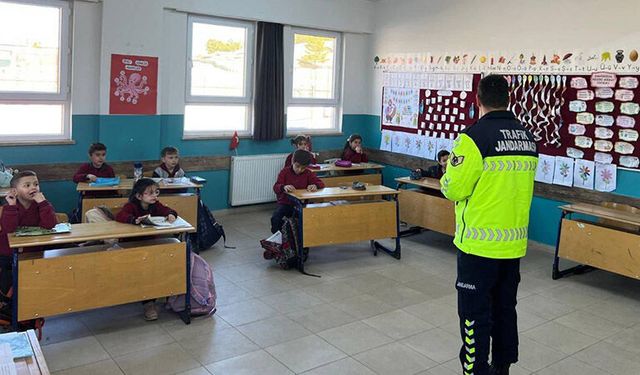 Kütahya’da Jandarmadan öğrencilere trafik eğitimi