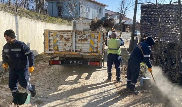 Kütahya’da Kumarı Mahallesi’nde temizlik çalışması yapıldı