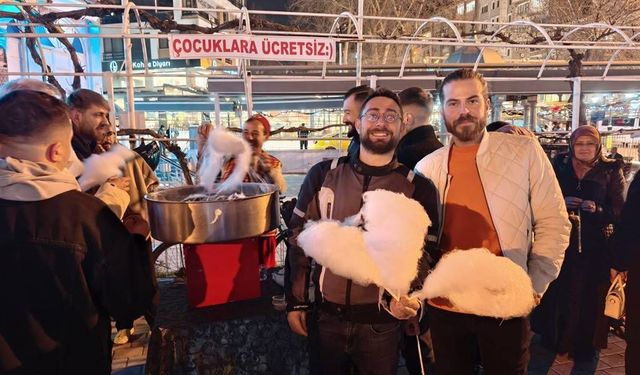 Kütahya’da motosiklet tutkunlarından “pamuk şeker” ikramı