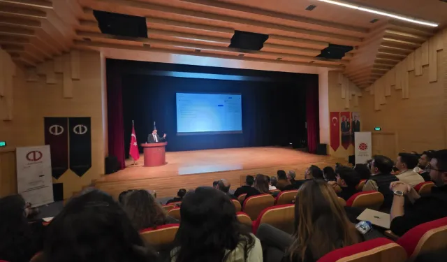 Kütahyalı gazetecilere dijital habercilik anlatıldı