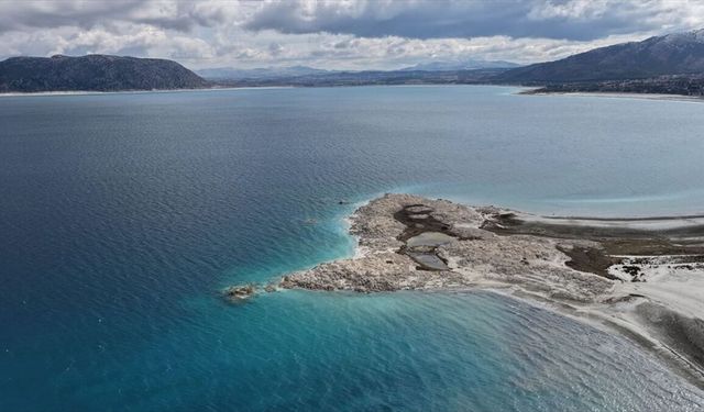 Salda ve diğer kuruyan göller yeniden su tutuyor