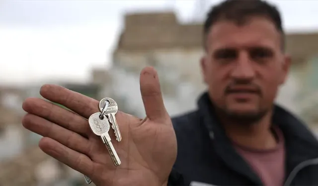 Savaşta yıkılan evinin anahtarını 15 yıldır saklıyor
