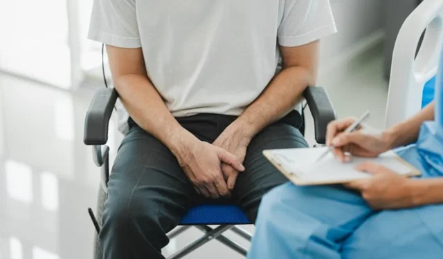 Genç erkeklerin hafife almaması gereken tehlike: Varikosel