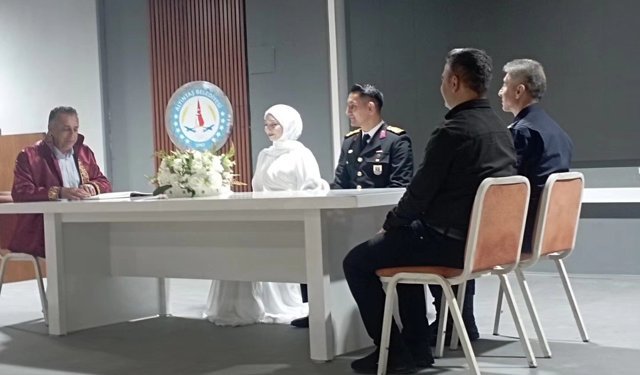 Kütahya Altıntaş Başkanı Tunç’tan Emine ve Burhan çiftine nikah