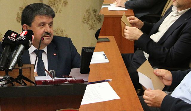 Kütahya İl Genel Meclisi’nde Başkan Özcura güven tazeledi