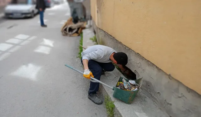 Kütahya Meydan Mahallesi'nde temizlik çalışması