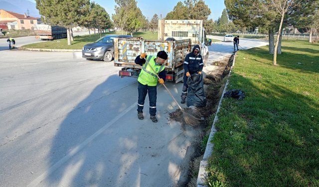 Kütahya Osmangazi Mahallesi’nde temizlik çalışması yapıldı