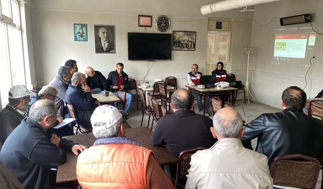 Kütahya Tavşanlı’da üreticilere zirai eğitim verildi
