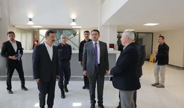 Kütahya Valisi Işın, yeni öğretmenevinde incelemelerde bulundu