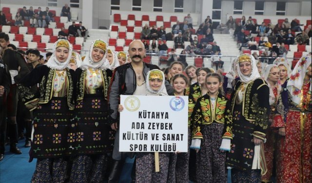 Kütahya’da halk oyunlarında yeteneklerini sergilediler