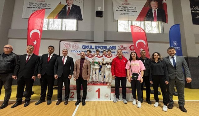 Kütahya'da minik judocular okul sporlarında derece aldı