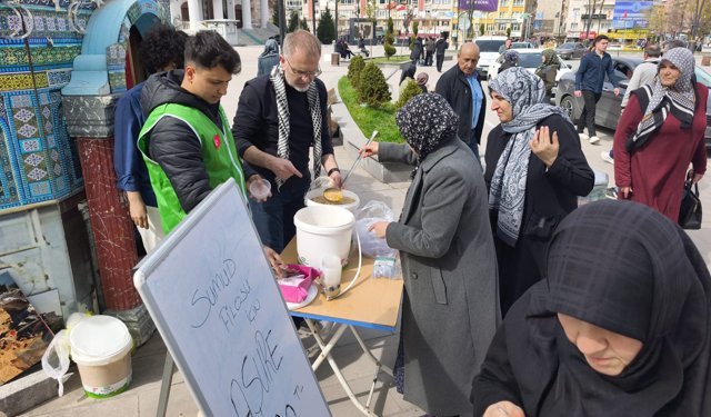 Kütahya’da Sumud Filosu için aşureler kaynatıldı