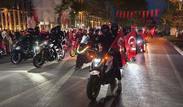 Kütahya’da yüzlerce vatandaş fener alayında buluştu