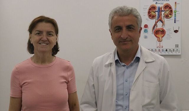 Kanser hastasına kendi bağırsağından mesane yapıldı