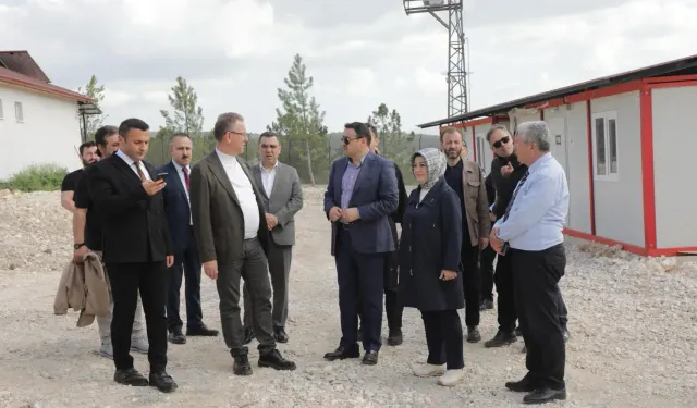 Kütahya Valisi Işın, Emet’te hayvan barınağını inceledi