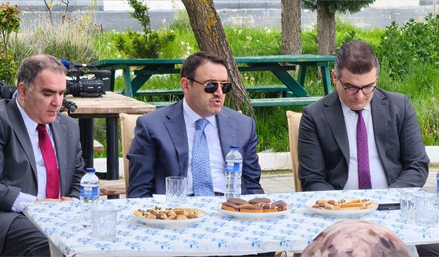 Kütahya Valisi Işın, hayvan barınağında incelemelerde bulundu