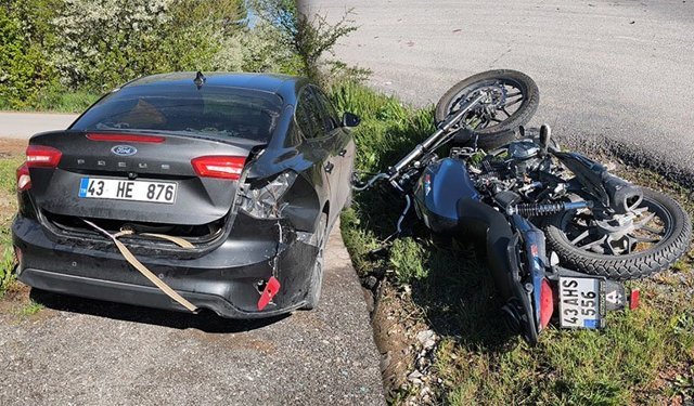 Kütahya’da motosiklet ile otomobil çarpıştı, 1 yaralı
