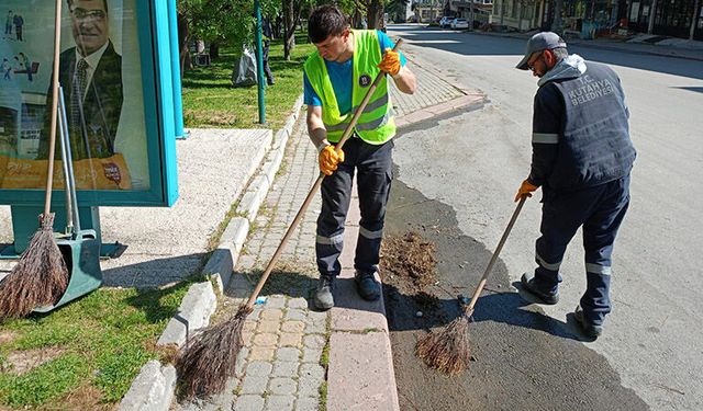 Kütahya’da Okçu Mahallesi’nde temizlik çalışması yapıldı