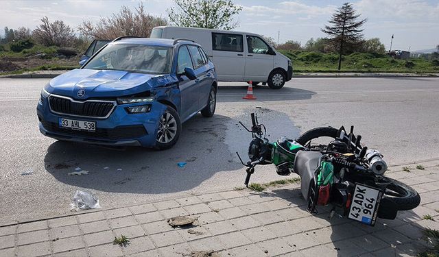 Kütahya’da otomobille motosiklet çarpıştı, 2 yaralı