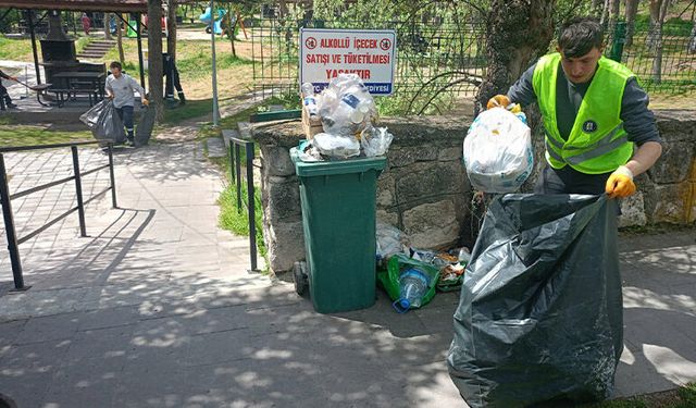 Kütahya’da piknik alanlarında temizlik çalışması