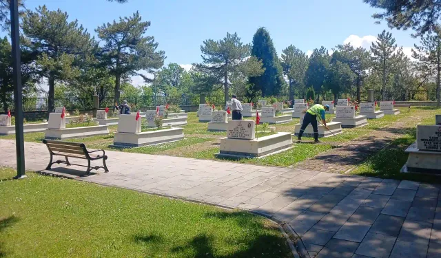 Kütahya’da Teyyare Şehitliği temizlendi