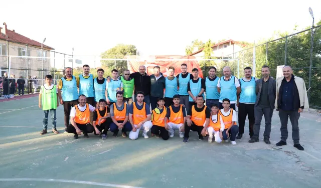 Kütahya’da voleybol turnuvasında dostluk kazandı
