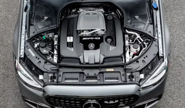 Mercedes-AMG V8 motorlara geri dönüyor