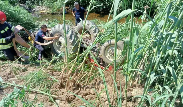 Aydın'da devrilen traktörün altında kalan sürücü hayatını kaybetti