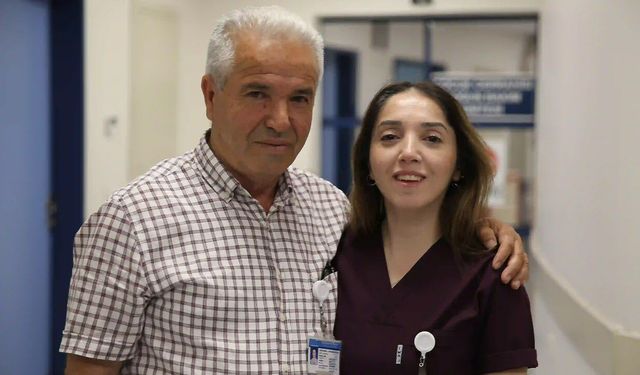 Babasının izinden gitti, şimdi aynı hastanede görev yapıyor