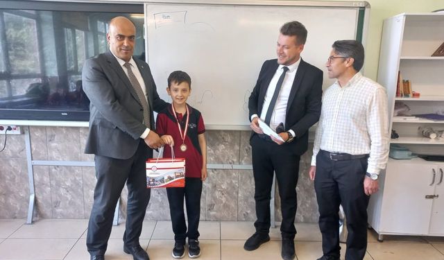 Tavşanlı'da Bursluluk sınavında tam puanlık büyük başarı