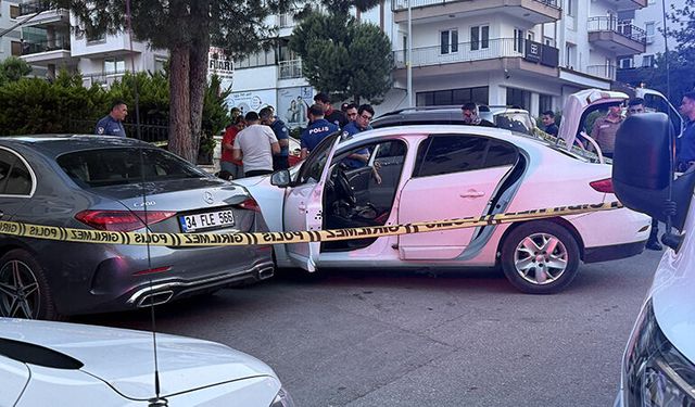 Otomobile pompalı tüfekle ateş açıldı: 2 kardeş yaralandı