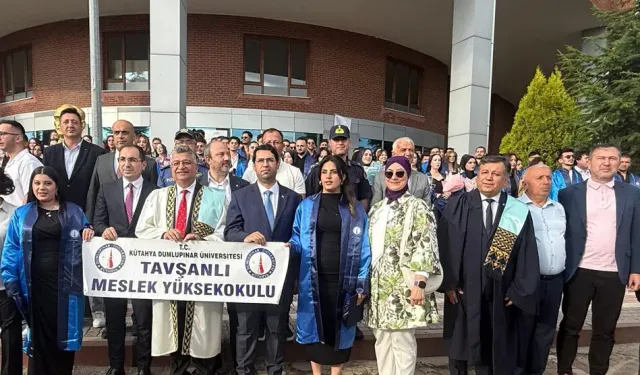 DPÜ Tavşanlı MYO'da mezuniyet coşkusu