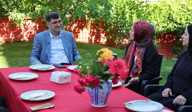 Kütahya Belediye Başkanı'ndan özel eğitim merkezine ziyaret