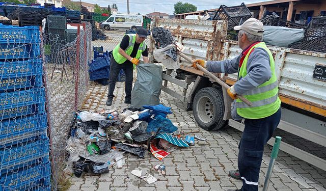 Kütahya Sebze ve Meyve Hali'nde haftalık temizlik çalışması