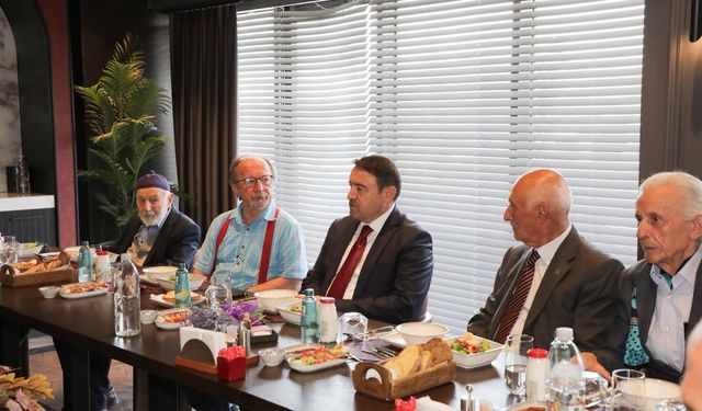 Kütahya Valisi çini sanatçılarıyla buluştu
