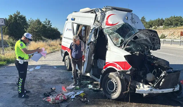 Kütahya'da ambulans kazası, ölü ve yaralılar var