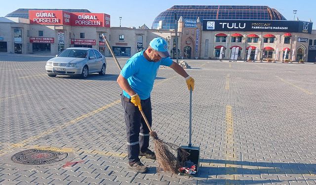Kütahya’da Çiniciler Çarşısı çevresinde temizlik çalışması yapıldı
