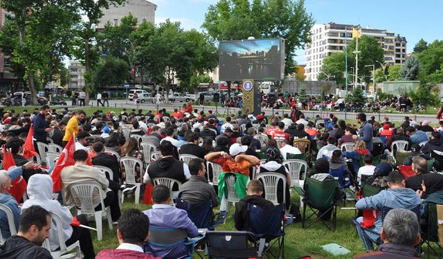 Kütahya’da dev ekran maç yayını iptal edildi