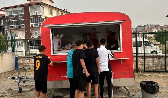 Kütahya'da genç sporculara vakıf çorbası ikramı