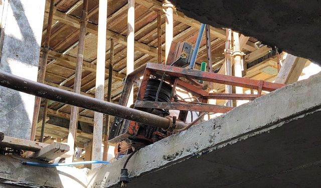 Kütahya'da inşaat iskelesi çöktü, yaralılar var