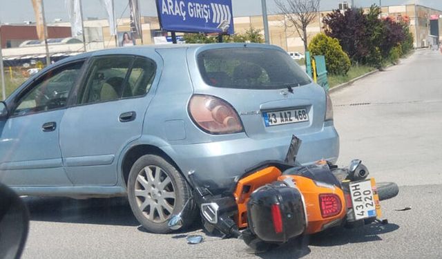 Kütahya'da motosiklet otomobile çarptı: 1 yaralı