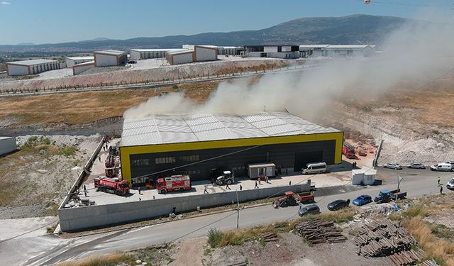 Kütahya'da OSB'deki fabrikada yangın