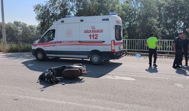 Kütahya’da otomobil motosikletle çarpıştı, sürücü ağır yaralı